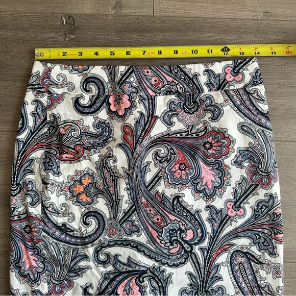 Ann Taylor paisley pencil skirt - size 2 petite - Picture 2 of 7